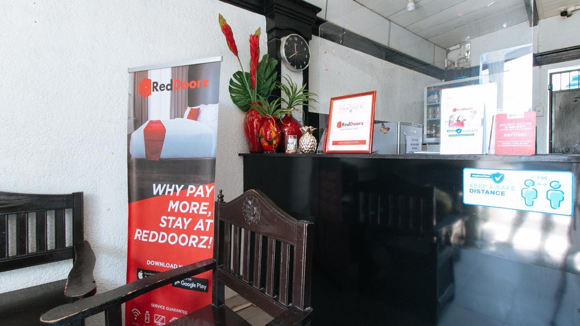 Reddoorz At Plus Villa Gloria Тагиг Экстерьер фото